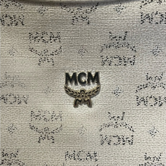 EUC MCM white leather shoulder bag crossbody purse - Picture 9 of 14